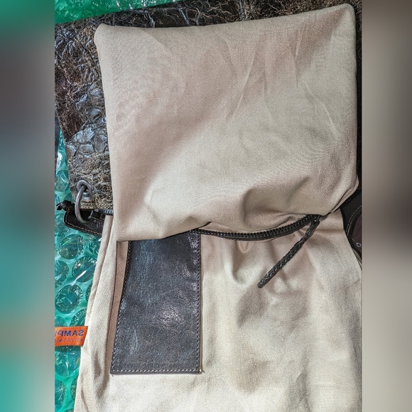 John Varvatos Collection Croc Embossed Leather Flat Messenger/ Crossbody… - Picture 8 of 15